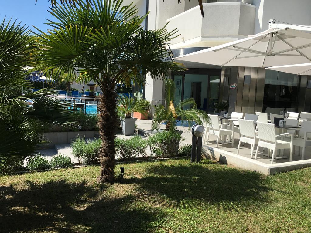 Hotel Bellevue Lignano Sabbiadoro Luaran gambar